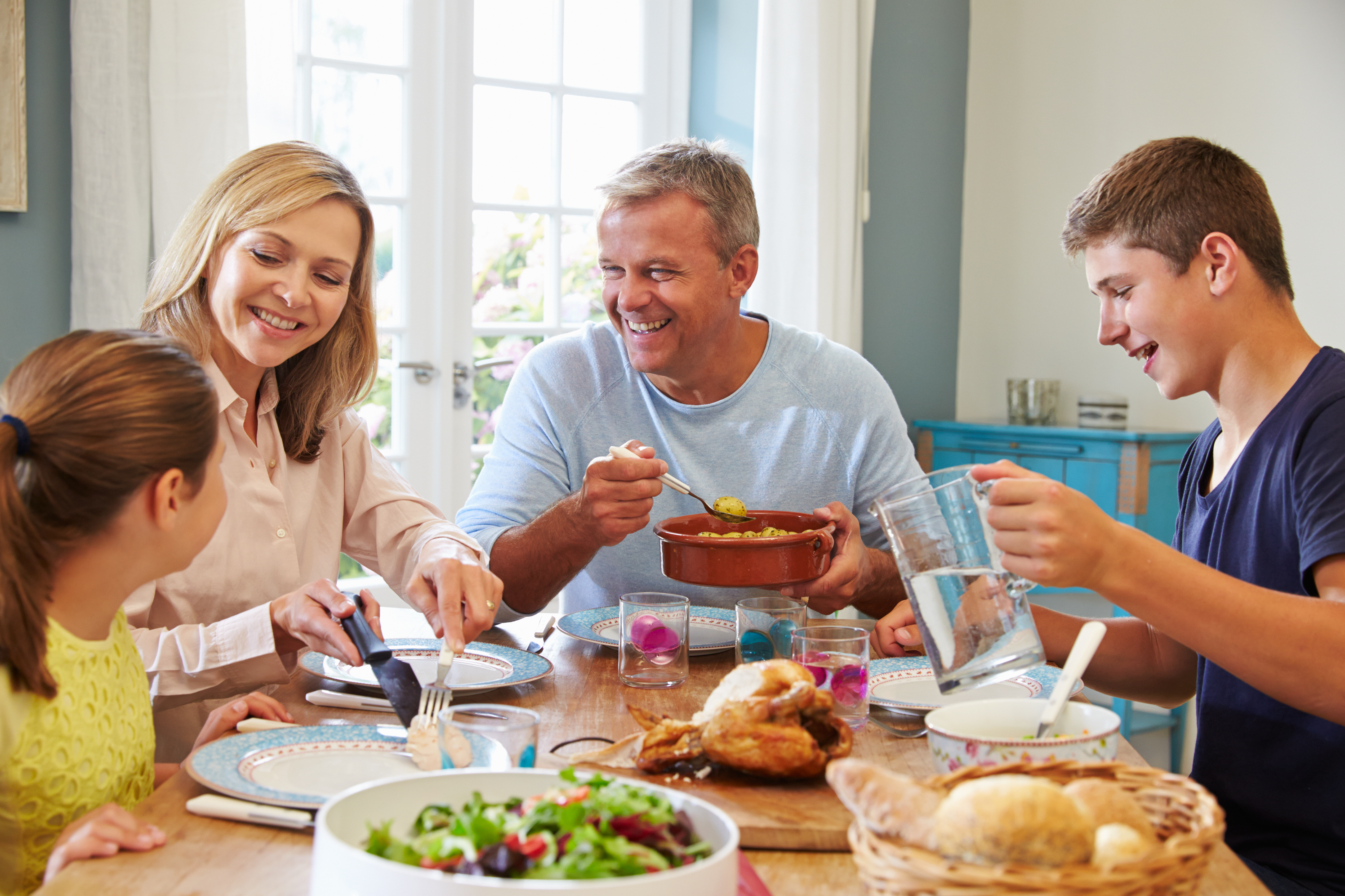 Familie som spiser sammen